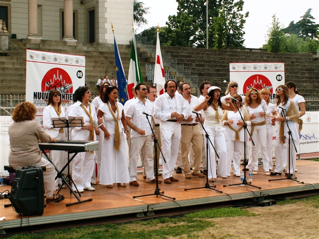 Coro Seduto - Il Coro All'Iniziativa "Nuove Frontiere"